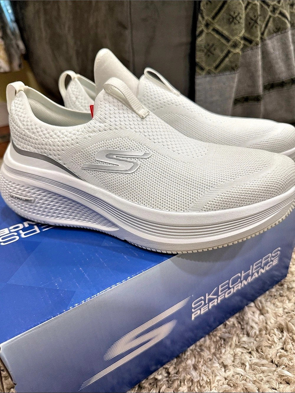 Skechers GO RUN Elevate 2.0 - Cadena White Sneakers